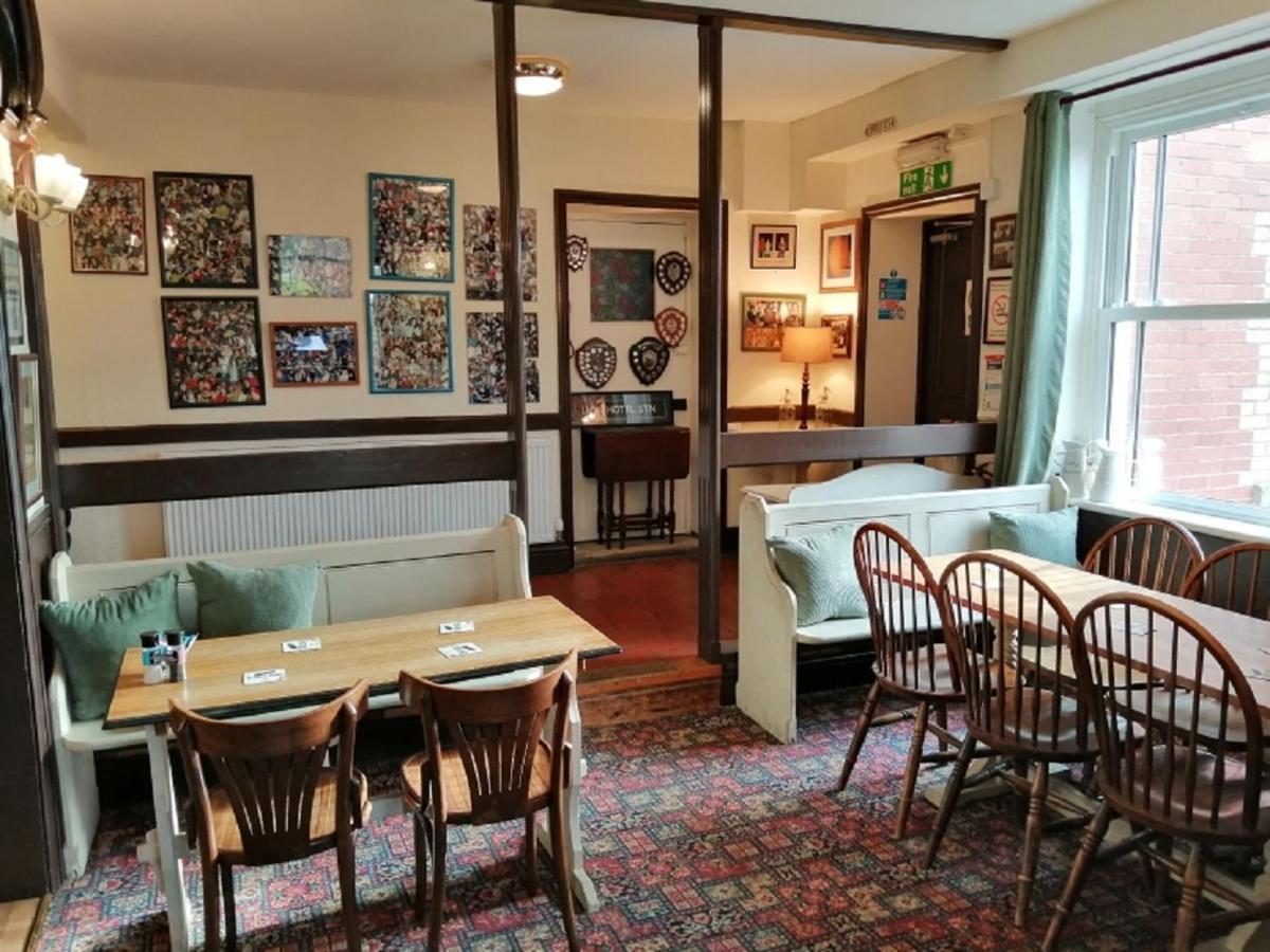Lion Hotel Llanbister Eksteriør billede