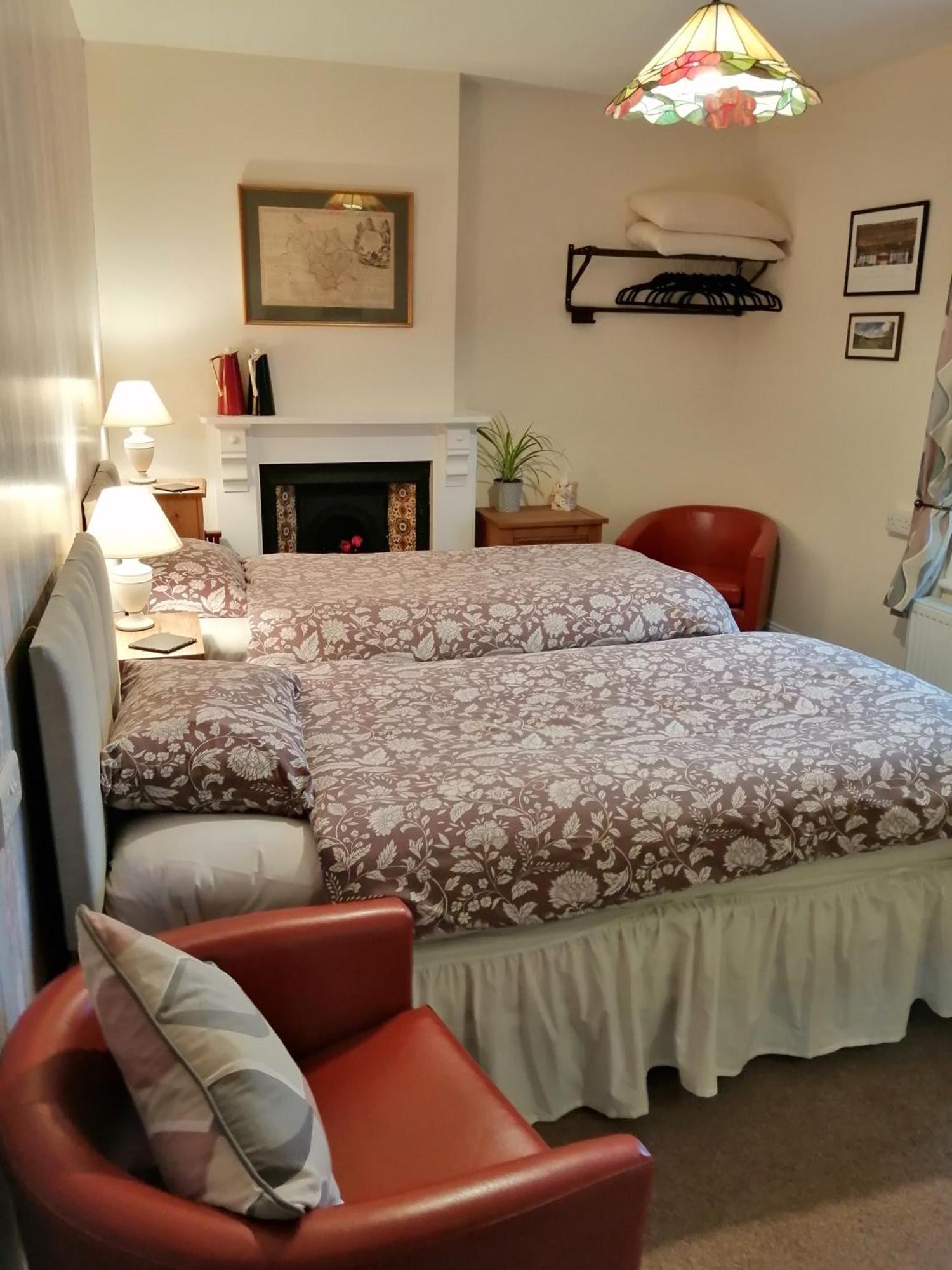 Lion Hotel Llanbister Eksteriør billede
